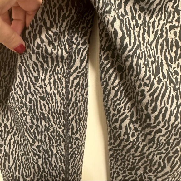 Varley Century Leggings Zebra Animal Print Black Gray High Rise Size Small - Picture 3 of 5